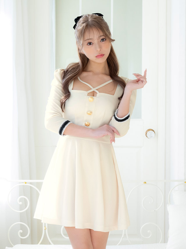 ワンピース Aライン ミニドレス 袖あり ゴールドボタン スクエアネック クロス ストレッチ 胸元カバー 同伴 アイボリー ブラのまま着れる キャバドレスのイメージ画像2
