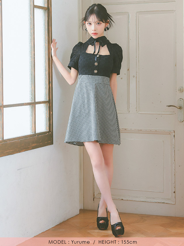 韓国ドレス ミニドレス ネックリボン 襟付き 半袖 パフスリーブ バストカット ギンガムチェック柄 谷間魅せ Aライン キャバドレスのフロント全身