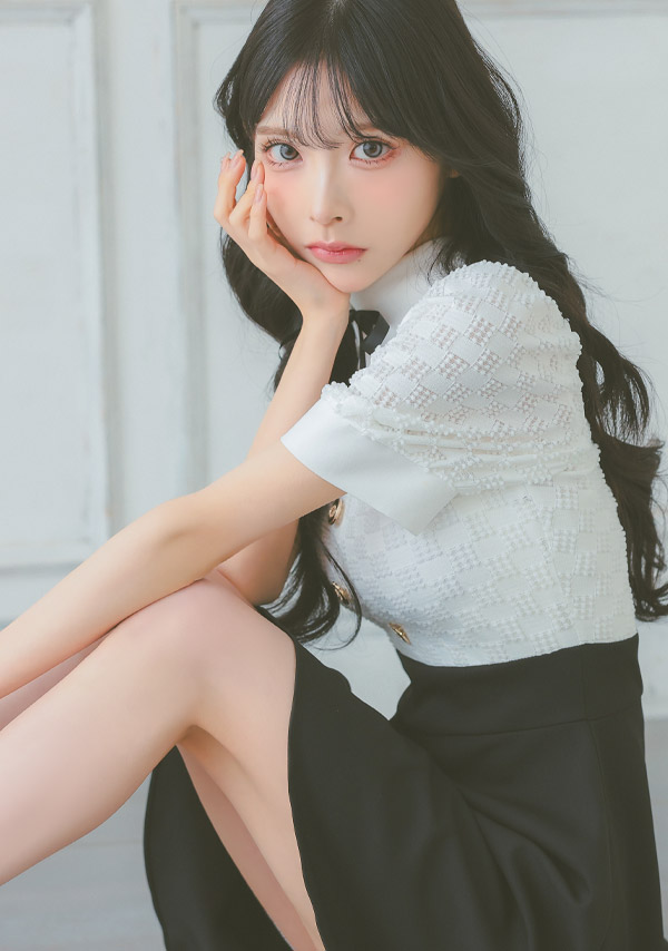 韓国ドレス ミニドレス ネックリボン 襟付き 半袖 バストカット モノトーン 谷間魅せ Aライン キャバドレスのイメージ画像2