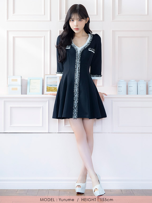 韓国ドレス ミニドレス 袖あり 五分袖 レース バストリボン ボックスプリーツ タイト キャバドレスのフロント全身