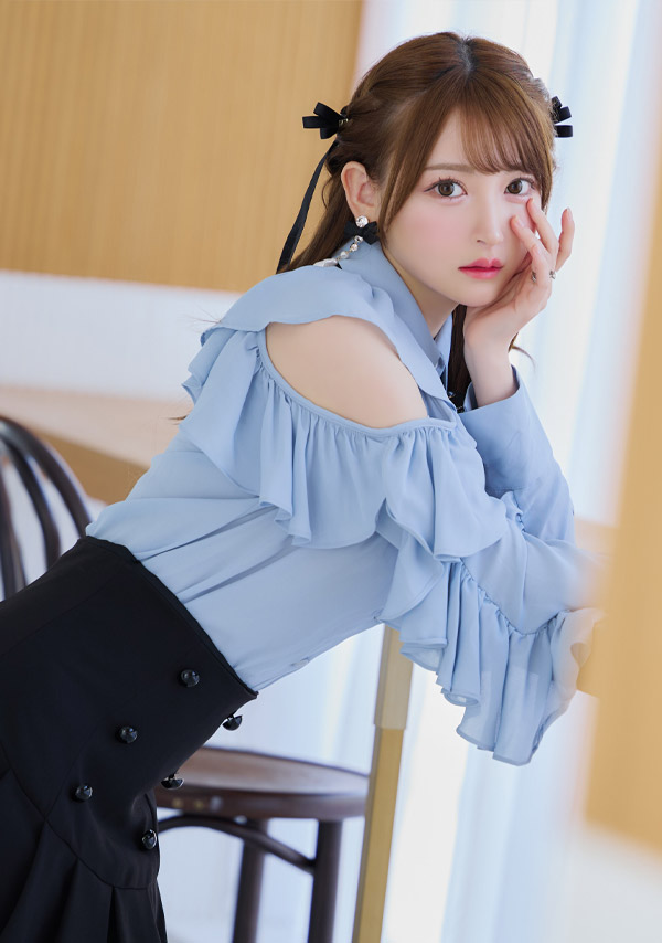 韓国ドレス ワンピース ネックリボン タイ付き 肩出し 二の腕カバー 長袖 袖ありフリルブラウス 胸元カバー ダブルボタン プリーツスカート セットアップ Aライン キャバドレのイメージ画像2