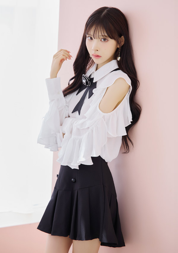 韓国ドレス ワンピース ネックリボン タイ付き 肩出し 二の腕カバー 長袖 袖ありフリルブラウス 胸元カバー ダブルボタン プリーツスカート セットアップ Aライン キャバドレイメージ画像1