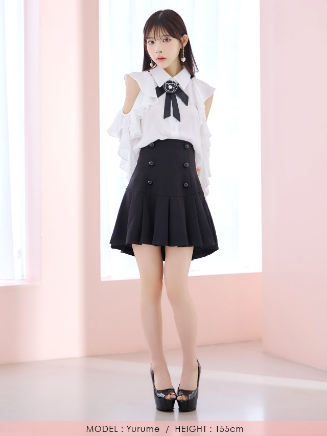 韓国ドレス ワンピース ネックリボン タイ付き 肩出し 二の腕カバー 長袖 袖ありフリルブラウス 胸元カバー ダブルボタン プリーツスカート セットアップ Aライン キャバドレのフロント全身