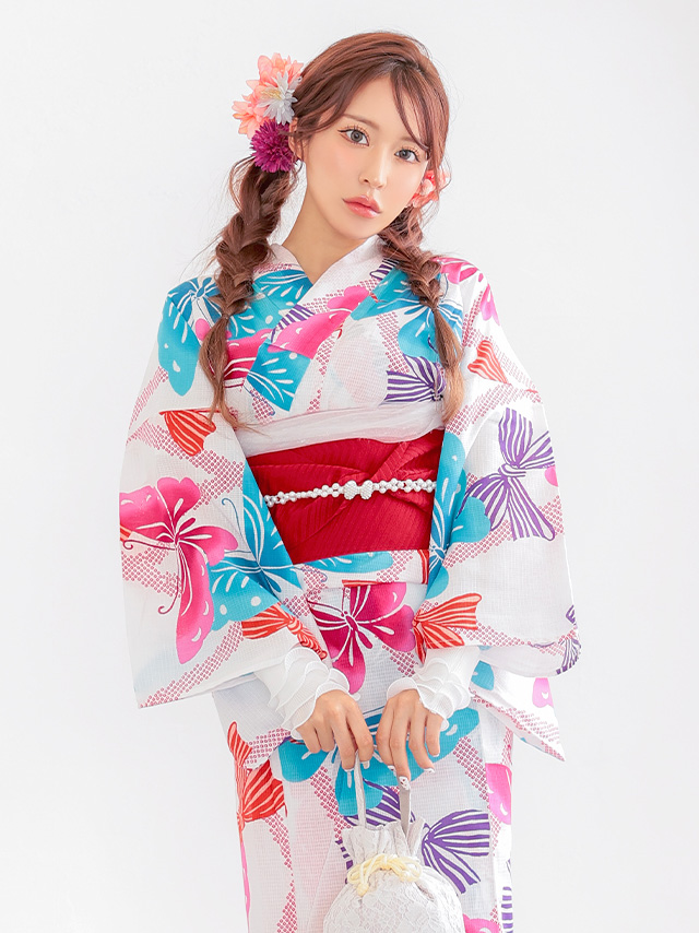 プチプラ 白色地 × カラフル 蝶柄 ゆかた 2点セットのイメージ画像1