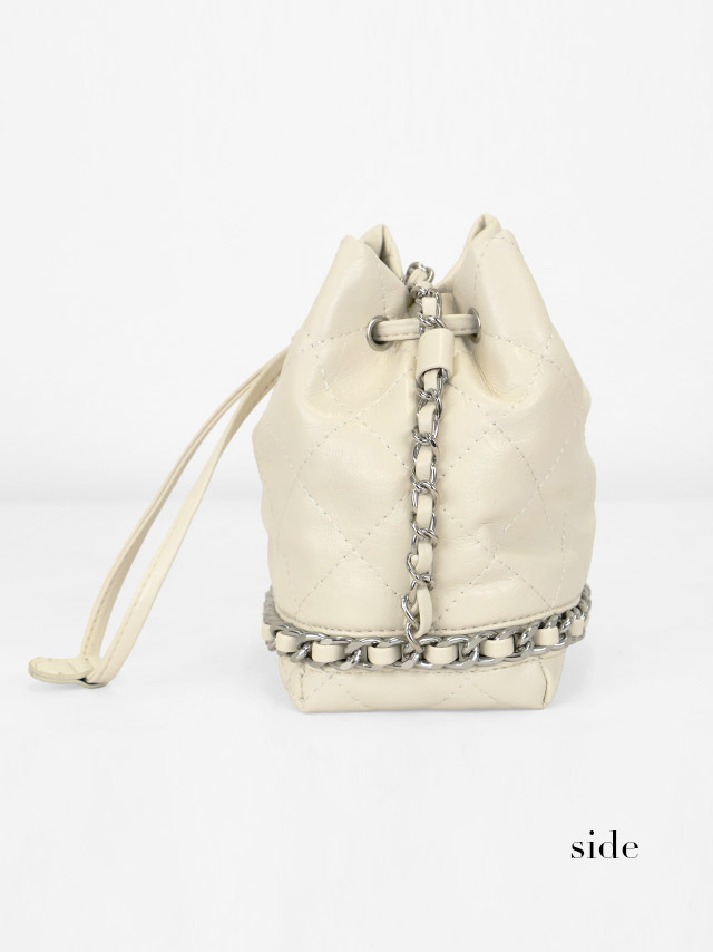 ショルダーバッグ 巾着 キルティング シルバーチェーンの詳細画像2