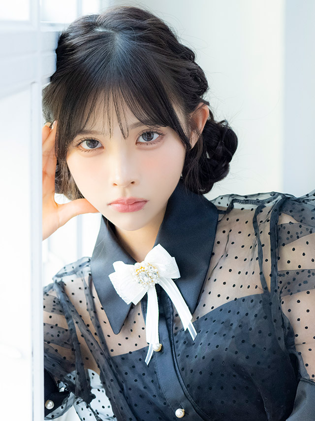 パールビジュー付きリボンブローチのイメージ画像1