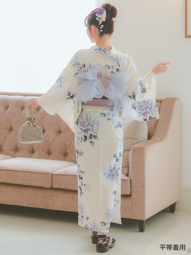 上品クリームに薄紫菊 ゆかた3点セットの柄の詳細アップ