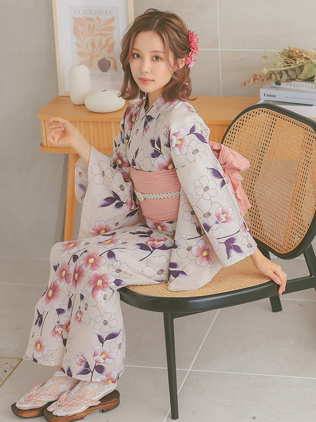 ニュアンスカラー地に上品椿柄ゆかた3点セットのイメージ画像2