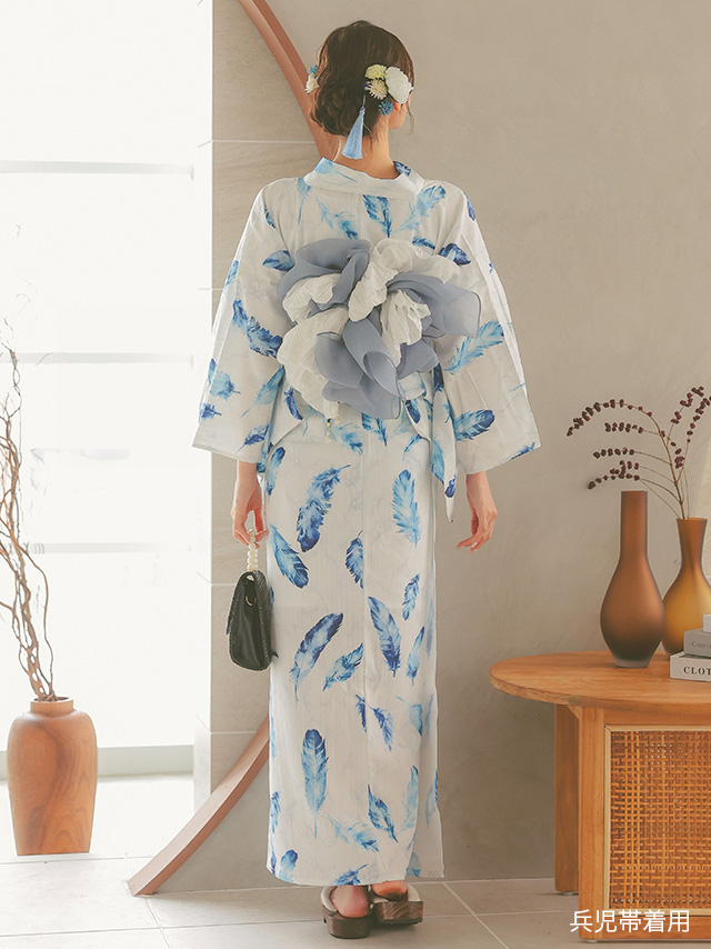 ピュアホワイトにブルーフェザーゆかた3点セットのサイドバック画像