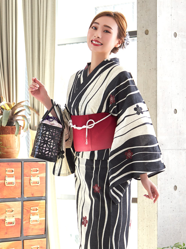 レトロシリーズ 椿柄 よろけ縞 浴衣・帯2点セット 着用イメージ3