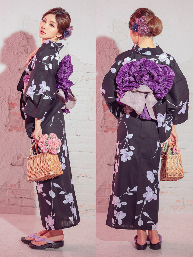 妖艶 黒地×紫菖蒲 ゆかた3点セットの全身サイドバック画像
