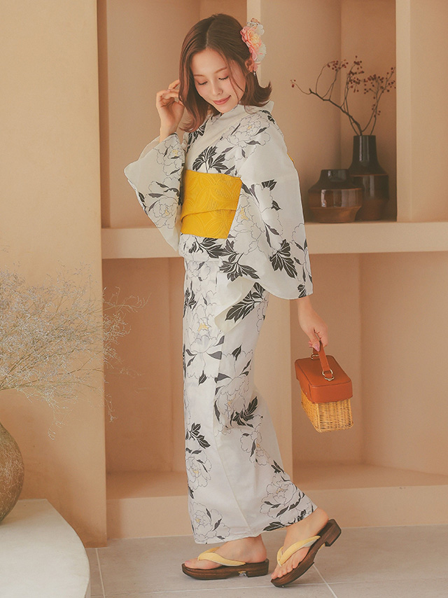 モノトーン 白地 × 牡丹 麻の葉 ゆかた3点セットのサイドバック画像