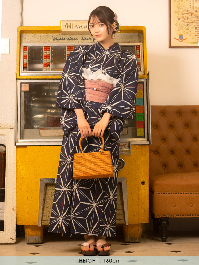 麻の葉 幾何学柄 紺地 レトロ 2点セット 黒嵜菜々子着用 着用 前面デザイン