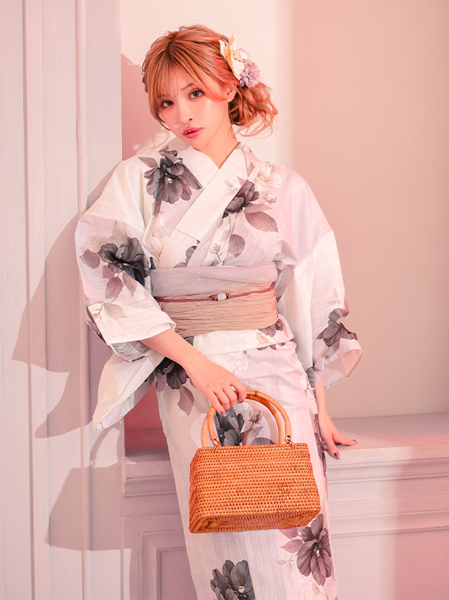 黒地 椿柄 大人っぽい 妖艶 モダン ニュアンス グラデーション 黒 ブラック 白 赤 2点セット 着用イメージ2