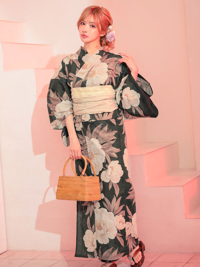 黒地 椿柄 大人っぽい 妖艶 モダン ニュアンス グラデーション 黒 ブラック 白 赤 2点セット 着用イメージ1