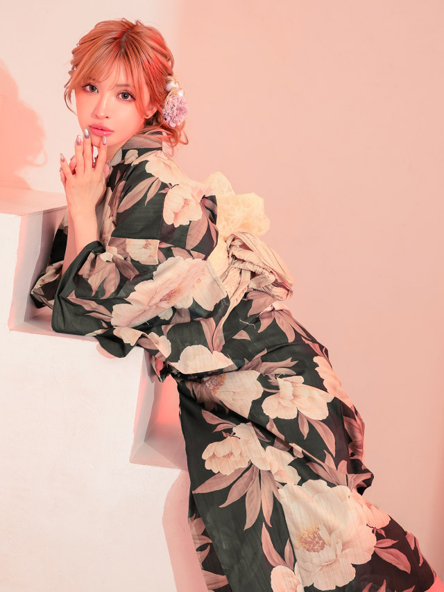黒地 椿柄 大人っぽい 妖艶 モダン ニュアンス グラデーション 黒 ブラック 白 赤 2点セット 着用イメージ4