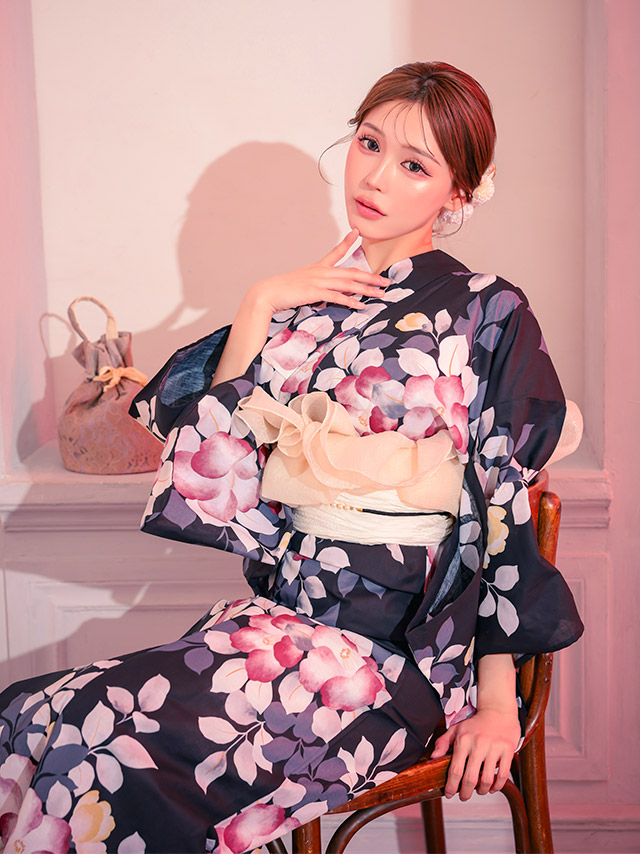黒地 椿柄 大人っぽい 妖艶 モダン ニュアンス グラデーション 黒 ブラック 白 赤 2点セット 着用イメージ3