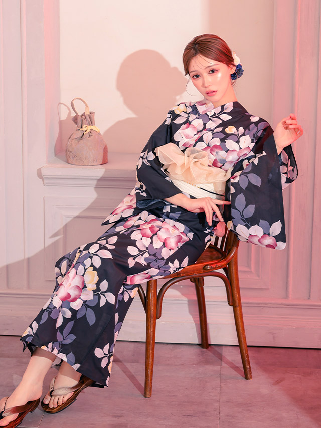 黒地 椿柄 大人っぽい 妖艶 モダン ニュアンス グラデーション 黒 ブラック 白 赤 2点セット 着用イメージ4