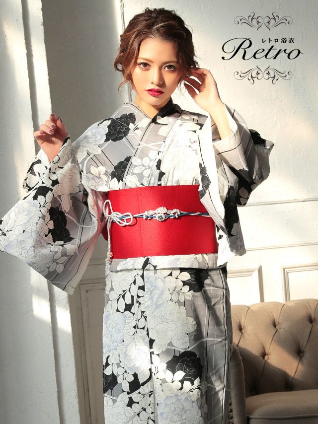 メイン画像 浴衣 セット レディース Tika ティカ 岩本紗也加 うさたにパイセン 着用 レトログレーに薔薇モノクロ ゆかた3点セット 浴衣+平帯or造り帯+下駄 浴衣 可愛い かわいい レトロ モダン 大人 女性 女 安い 通販