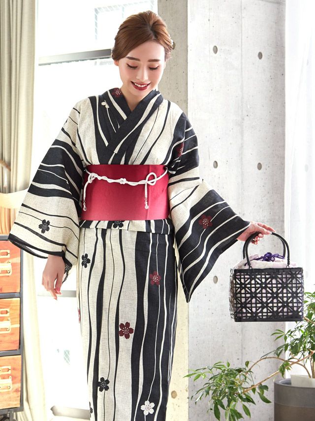 イメージ画像3 浴衣 セット レディース Tika ティカ 久保七瀬着用 レトロ生成り地×よろけ縞に桜 ゆかた3点セット 浴衣+平帯or作り帯+下駄 浴衣 可愛い かわいい レトロ モダン 大人 女性 女 安い 通販