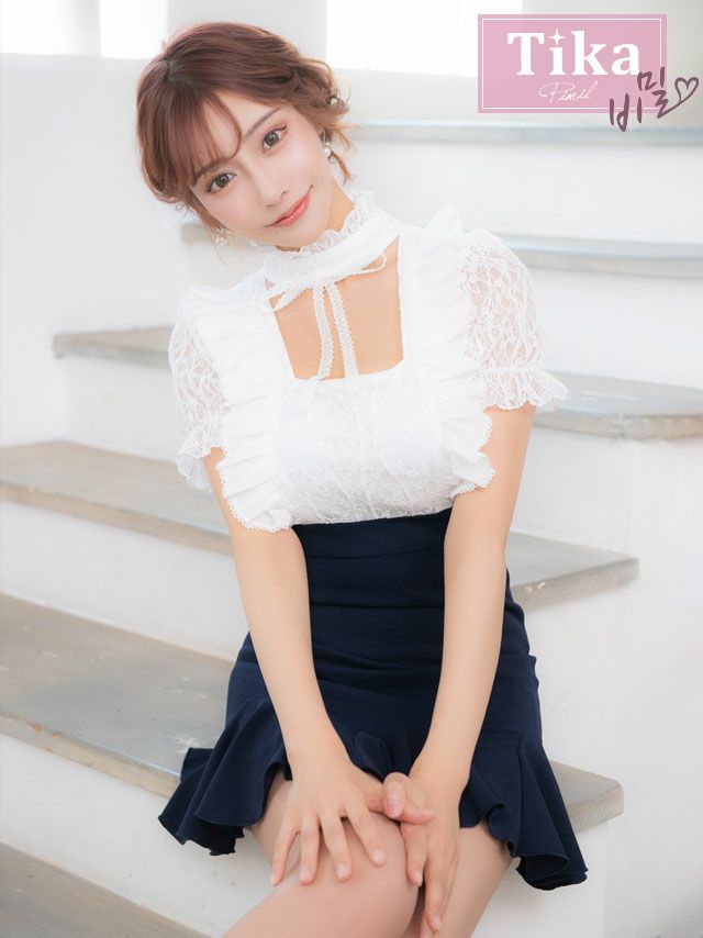 メイン画像 キャバドレス 韓国 [Tika/ティカ]久保七瀬着用 レース スタンド フリル チョーカー リボン バイカラー フレア ミニドレス ホワイト×ネイビー S?Lサイズ 韓国ドレス キャバ ドレス aライン 大きいサイズ ミニ 膝丈 キャバワンピ 私服 シンプル ワンピース 白 紺 通販