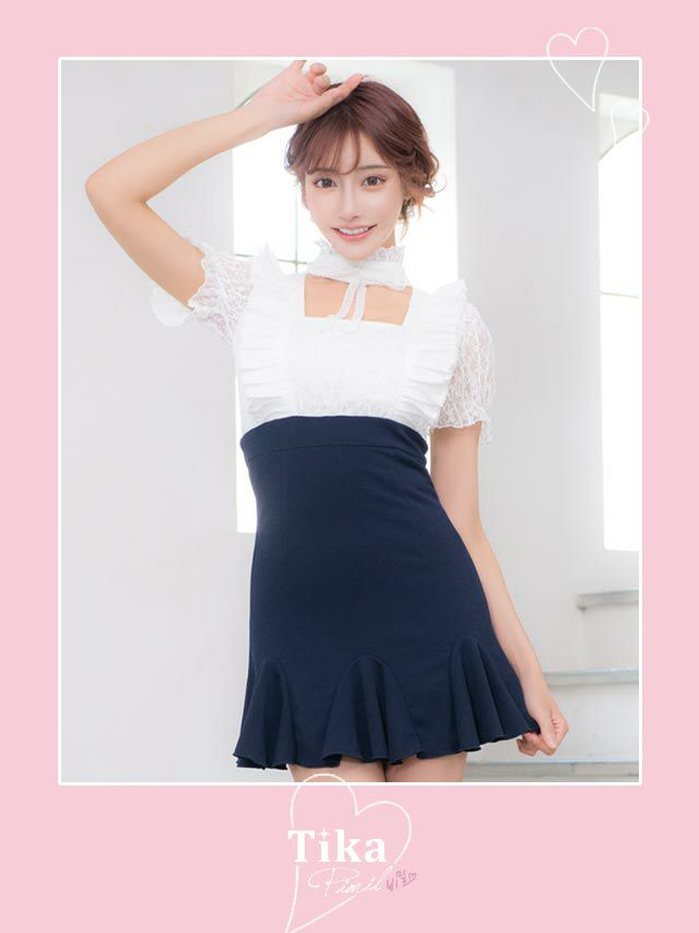 イメージ画像1 キャバドレス 韓国 [Tika/ティカ]久保七瀬着用 レース スタンド フリル チョーカー リボン バイカラー フレア ミニドレス ホワイト×ネイビー S?Lサイズ 韓国ドレス キャバ ドレス aライン 大きいサイズ ミニ 膝丈 キャバワンピ 私服 シンプル ワンピース 白 紺 通販
