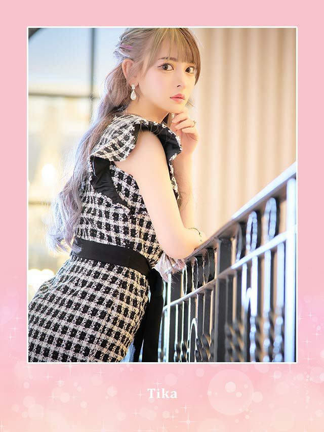 イメージ画像1 クロスネックフリルスリーブウエストリボンモノトーンチェックツイードタイトミニドレス キャバドレス キャバ キャバクラ クラブ ラウンジ スナック ラウンジ キャバクラドレス ナイトドレス チェック柄 ツイード ブラック ホワイト モノトーン 白 黒  可愛い 膝丈 ミニ丈 大きいサイズ