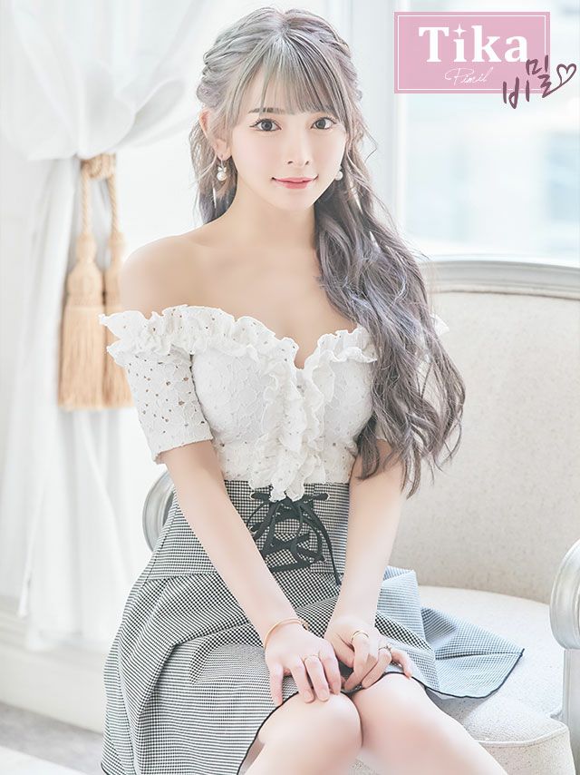 メイン画像 韓国ドレス 韓国 オフショル オフショルダー レース フリル ウエスト編み上げ レースアップ フレア　ミニドレス ミニ ドレス 膝丈 キャバドレス キャバ キャバクラ クラブ ラウンジ スナック ワンピース ワンピ ミニワンピ 大きいサイズ チェック柄 モノトーン 大人 激安