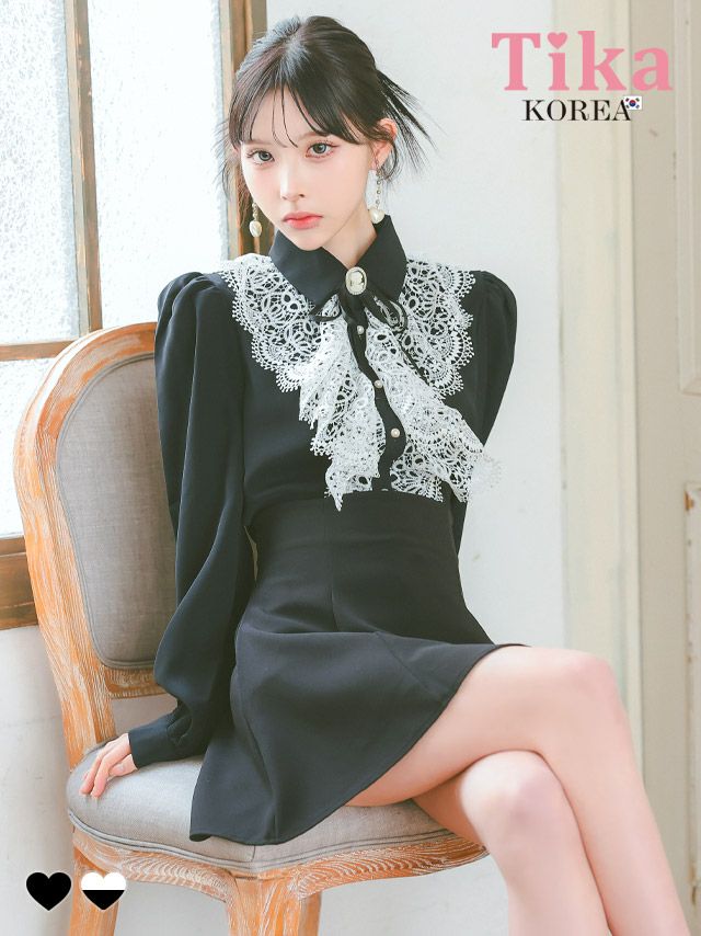 キャバドレス ミニ丈 韓国 セパレート Tika ティカ 長袖刺繍レースフリルブラウス×ミニスカートパンツブローチ付きセットアップドレス