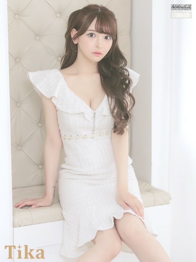 キャバドレス ミディアム丈 大きいサイズ　白 Tika ティカ ゴージャスフリル袖バストジップウエストパールビジュー裾フリルツイード膝丈タイトドレス
