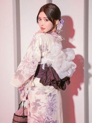 SALE [浴衣] 妖艶 生成り地×乱菊 3点セット (ゆかた・兵児帯・下駄)