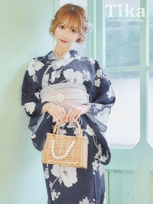 [浴衣] レトロ 濃紺×アンティークフラワー ゆかた3点セット (浴衣+兵児帯+下駄) (浦西ひかる着用)