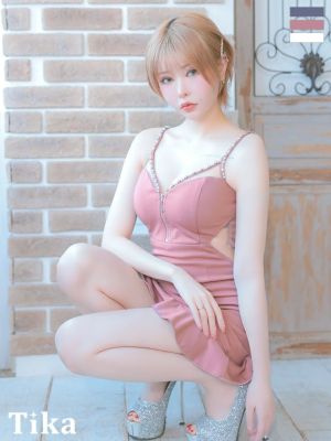 ストーン付き キャミソール バストコード ジップ セクシー シアーくびれ 裾フリル 谷間魅せ タイトミニドレス (Sサイズ～Lサイズ) (戦慄かなの/キャバドレス着用)