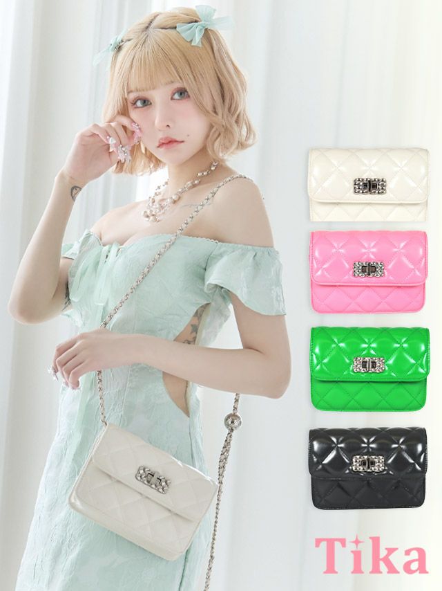 スクエア　キルティングデザイン　ワンカラー　ショルダーバッグ