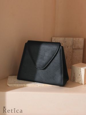 [SALE] ゴールドチェーンショルダー台形...