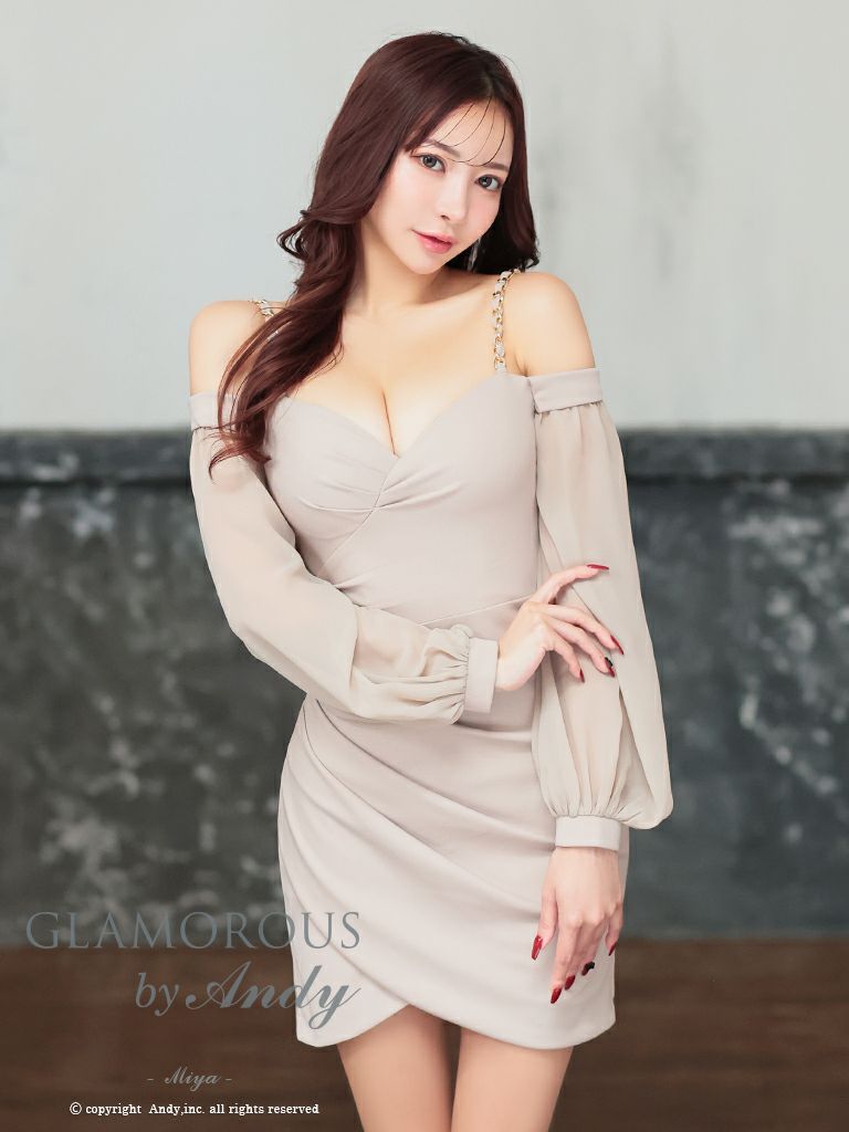 キャバドレス AndyGLAMOROUS アンディグラマラス　高級肩あき長袖チェーンシンプルワンカラータイトミニドレス