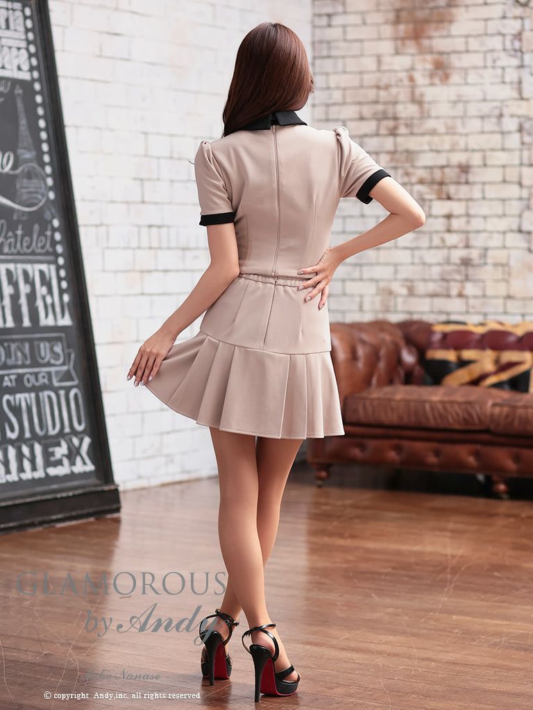 高級 半袖襟デザインゴールドボタンバストカットセットアップタイトミニドレス