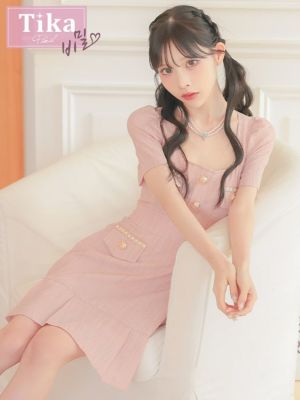[韓国ドレス]  スクエアネック 半袖 ゴールドチェーン ボタン 裾プリーツ フレアミニドレス (Sサイズ～Lサイズ) (緩苺/キャバドレス着用) [TikaPimil]