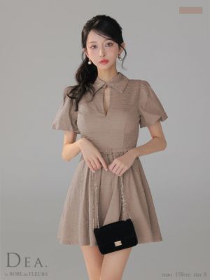 予約商品【9月上旬入荷予定】[DEA.byROBEdeFLEURS/ディアバイローブドフルール] 高級 襟付き 半袖 ワンカラー ワッフル バストカット ウエストベルト フレアミニドレス